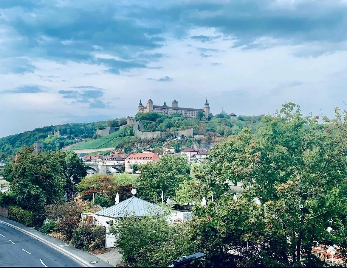 Stadtmitte, 2 Kingsize-Betten, Kaffe-Flat, Bis Zu 4 Personen, Balkon Wurzburg
